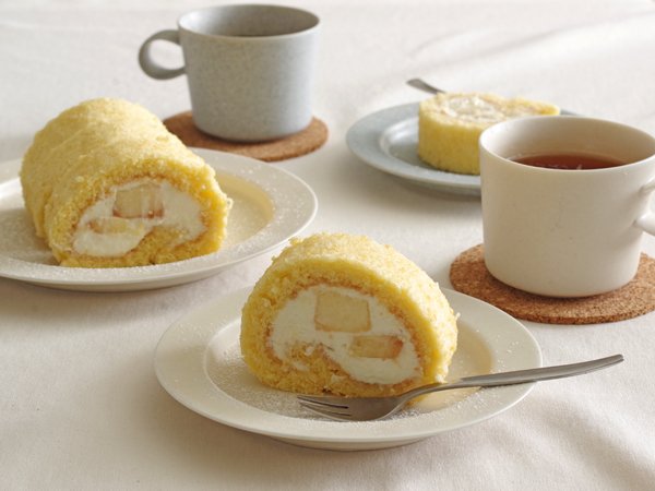 桃のロールケーキの写真