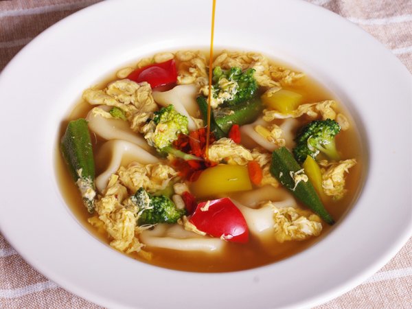 水餃子のピリ辛薬膳スープの写真