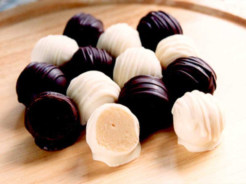 ホワイトチョコレートトリュフの写真